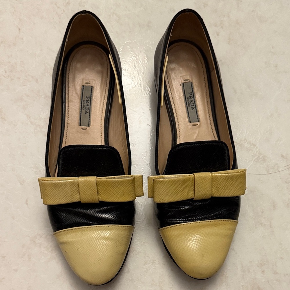 Authentic Prada Two-Tone Black and tan Flats 38 loafers shoes with bow